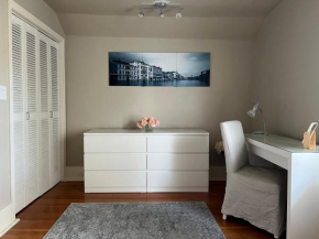 Cozy homestay in the master bedroom of a River Heights home